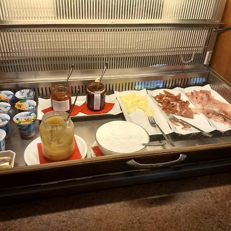 Hotel Ristorante Sassi Rossi Taceno Kültér fotó