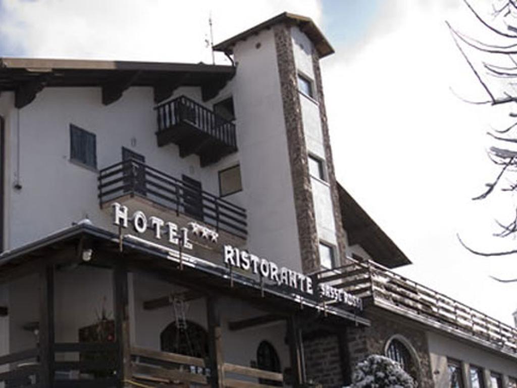 Hotel Ristorante Sassi Rossi Taceno Kültér fotó