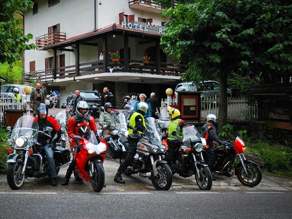 Hotel Ristorante Sassi Rossi Taceno Kültér fotó