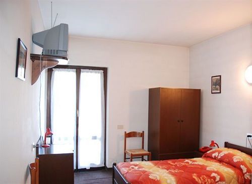Hotel Ristorante Sassi Rossi Taceno Kültér fotó