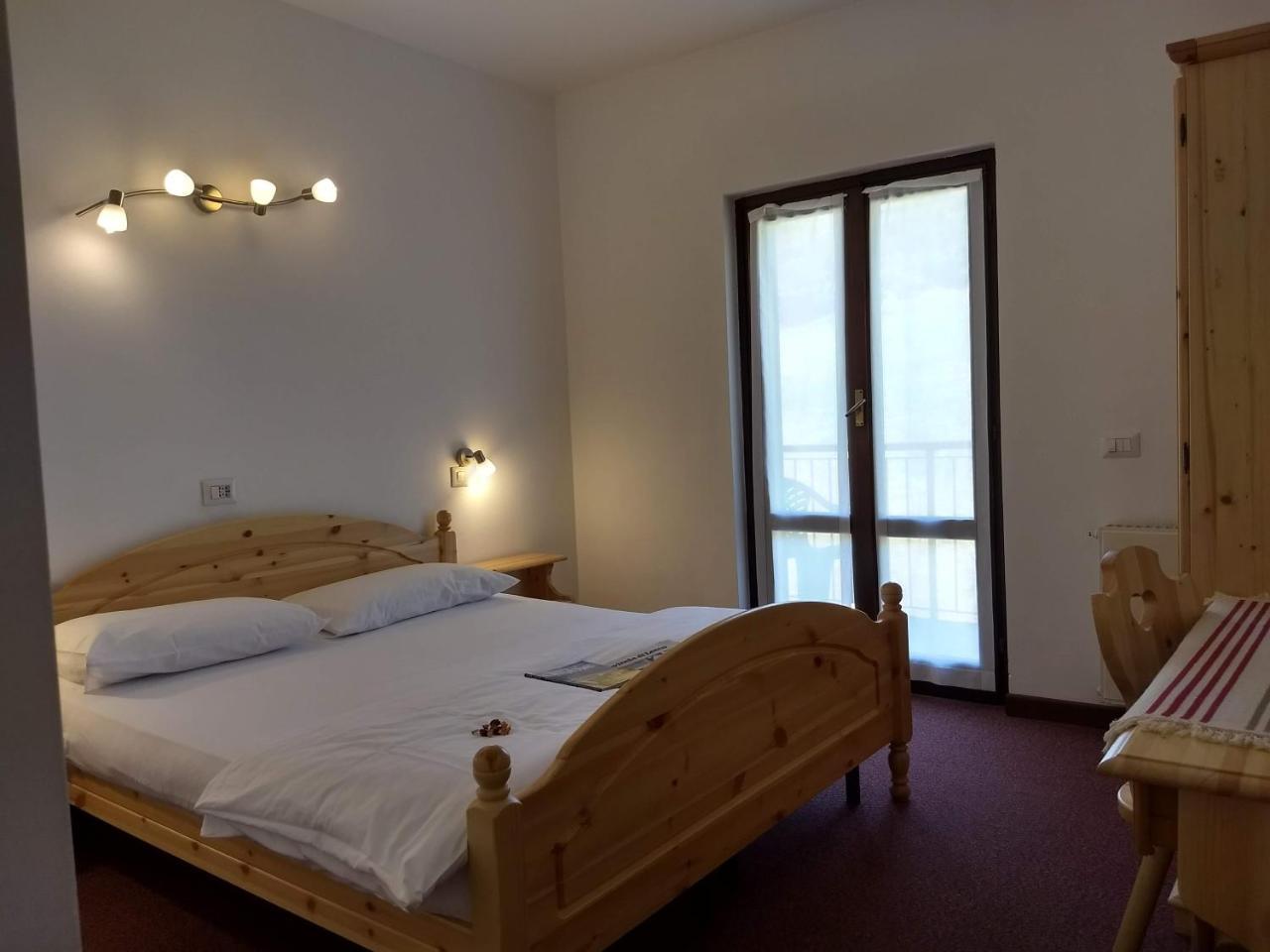 Hotel Ristorante Sassi Rossi Taceno Kültér fotó